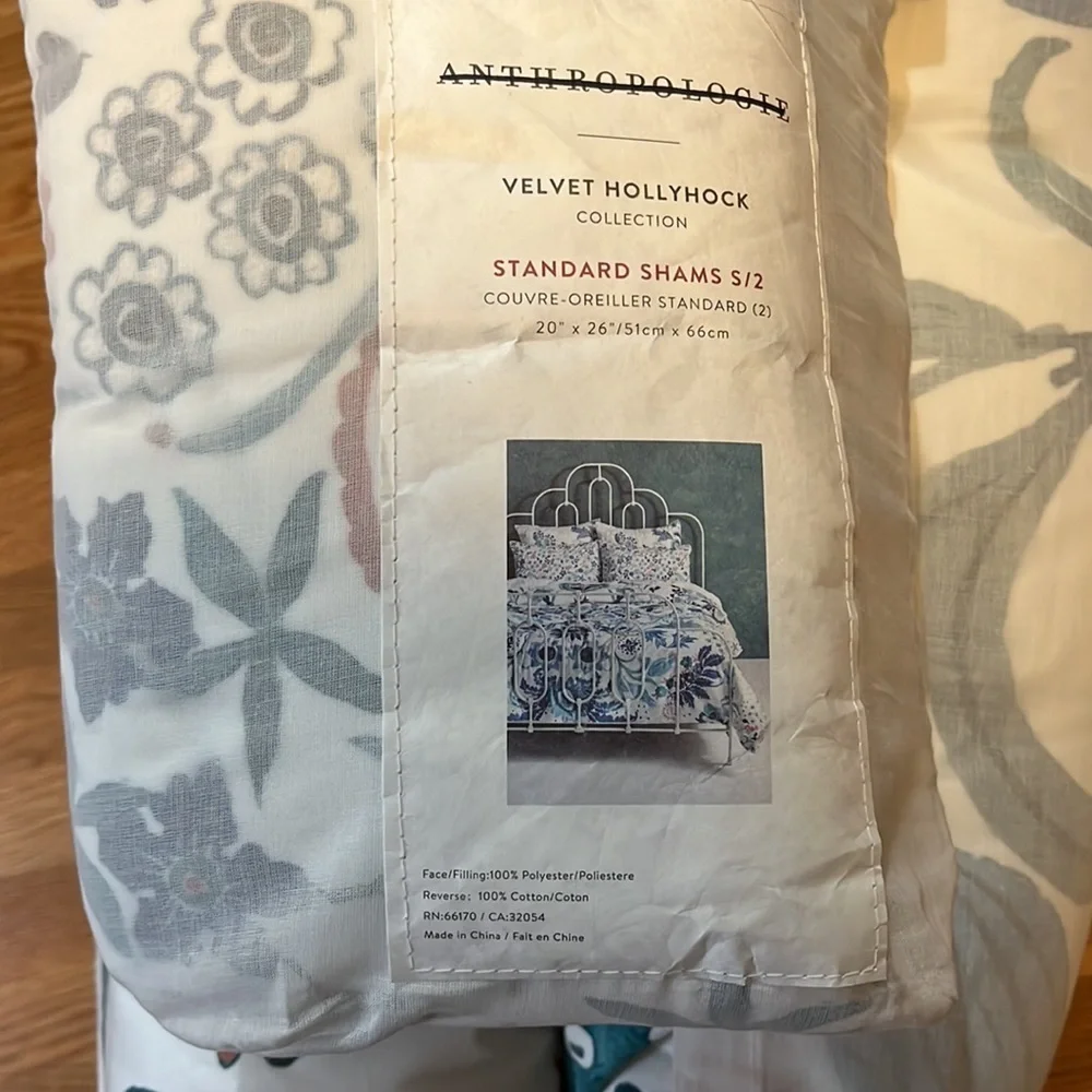 Anthropologie Velvet Hollyhock Quilt Size Queen with Shams NWT